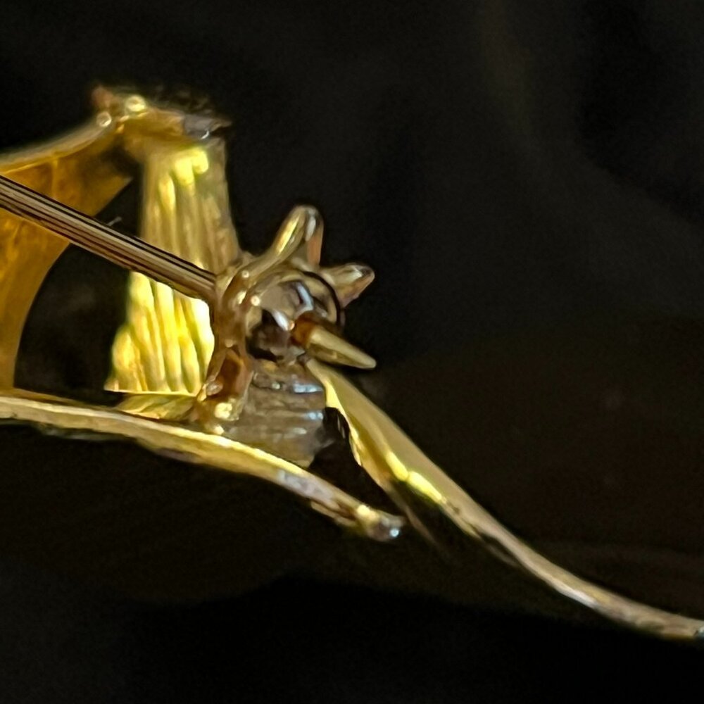 Sarah Coventry “Trillium” Brooch (1969) – Excellent Cond - Stamped Sarah Cov - Picture 8 of 9